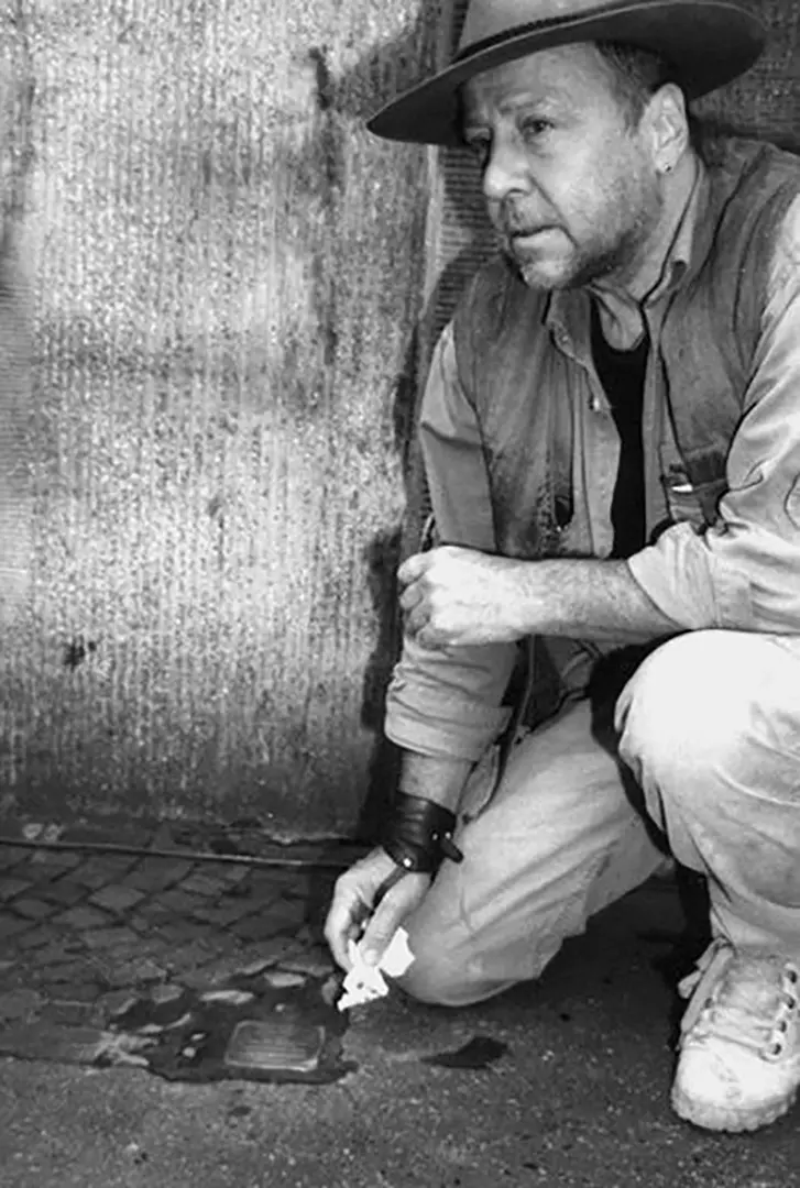 Gunter_Demnig_installazione_pietre_inciampo_memoria_olocausto_1